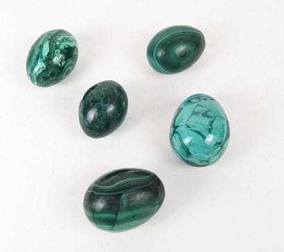 FIVE MALACHITE EGGS.
Length: 8 cm