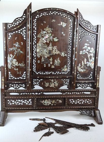 CHINA, late 19th century
Three-panel wooden...