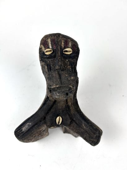 African-style curio
Bone, cowrie shells,...