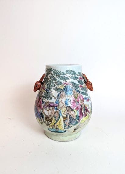 CHINA, early 20th century 
Porcelain baluster...