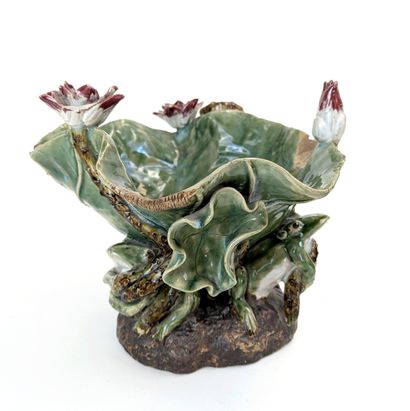 LARGE tripod stoneware VASQUE with carved...