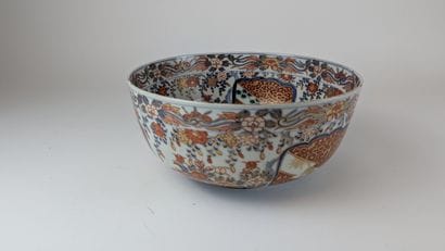 JAPAN, 18th century
LARGE ENAMELLED PORCELAIN...