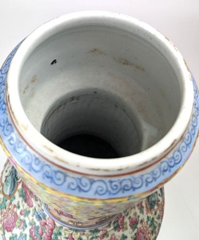 CHINA, Canton, late 19th century
Baluster-shaped...