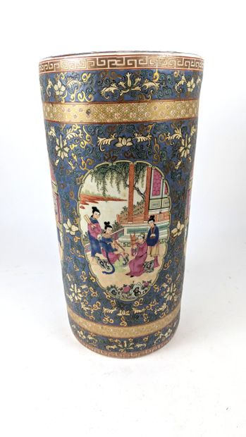 CHINA, 20th century
LARGE SCROLL-SHAPED UMBRELLA...
