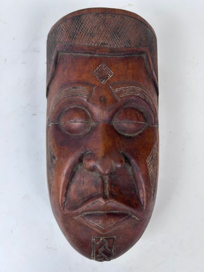 SET OF TWO MASKS and ONE AFRICAN-STYLE BOX
Wood...