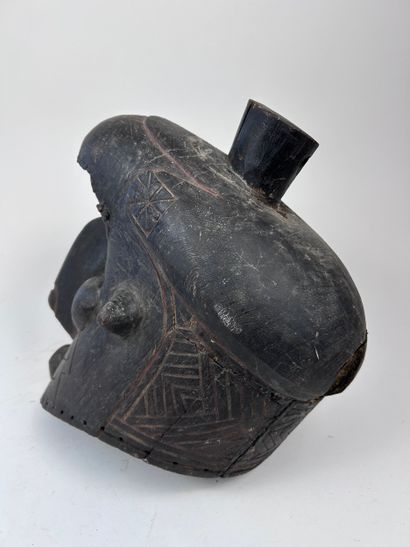 African-style MASK
Wood with a black patina,...