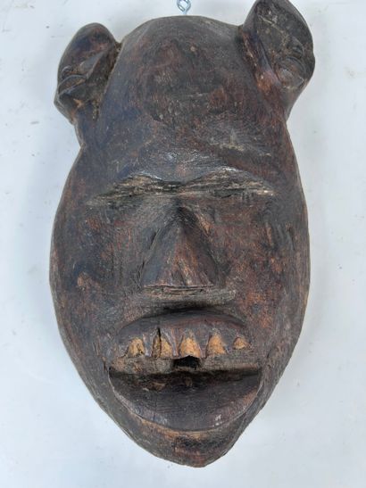 SET OF THREE AFRICAN-STYLE MASKS
Wood with...