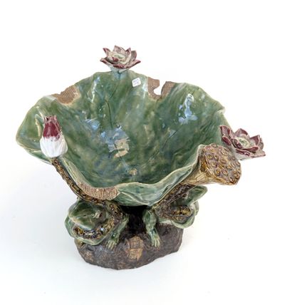 LARGE tripod stoneware VASQUE with carved...