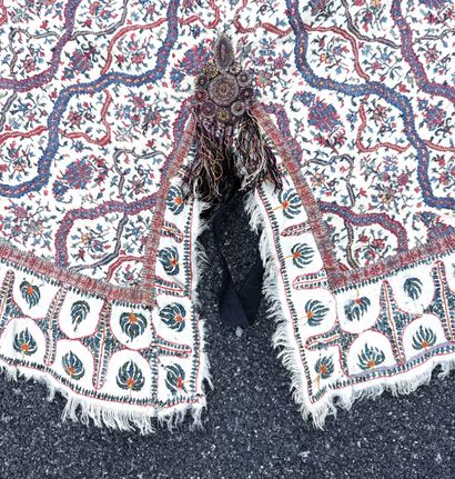 Cashmere cape with Indian motifs, adorned...