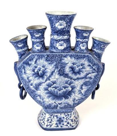 ASIA
FIVE-ARMED FLOWER VASE made of white...