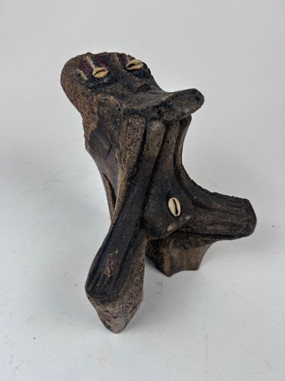 African-style curio
Bone, cowrie shells,...