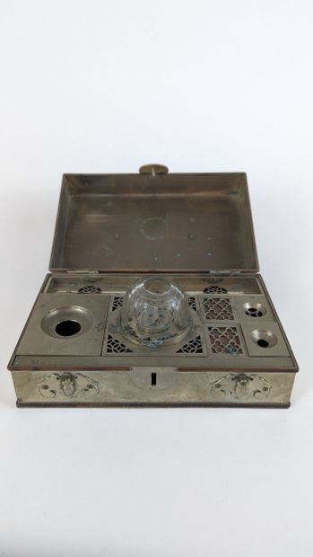 CHINA, circa 1900
OPIUM SMOKING SET, consisting...