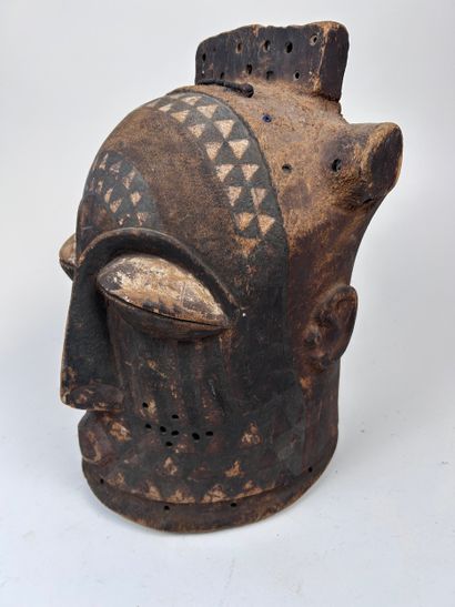 SET OF THREE AFRICAN-STYLE MASKS
Medium-hard...