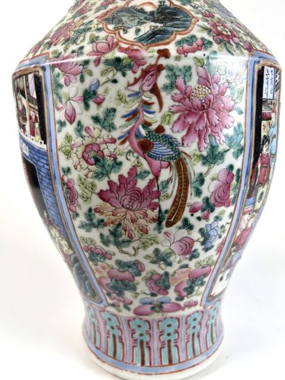 CHINA, Canton, late 19th century
Baluster-shaped...