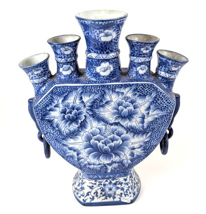 ASIA
FIVE-ARMED FLOWER VASE made of white...