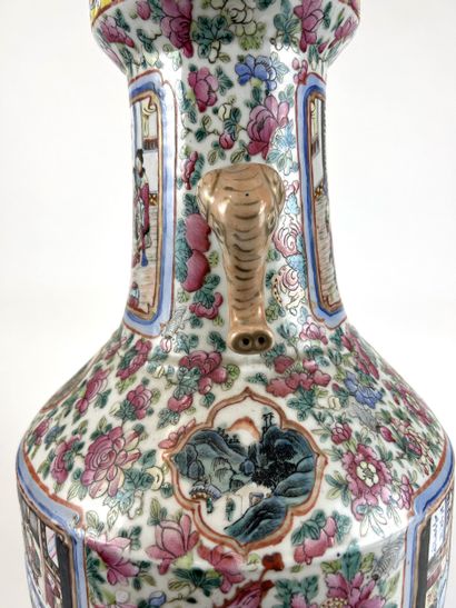 CHINA, Canton, late 19th century
Baluster-shaped...