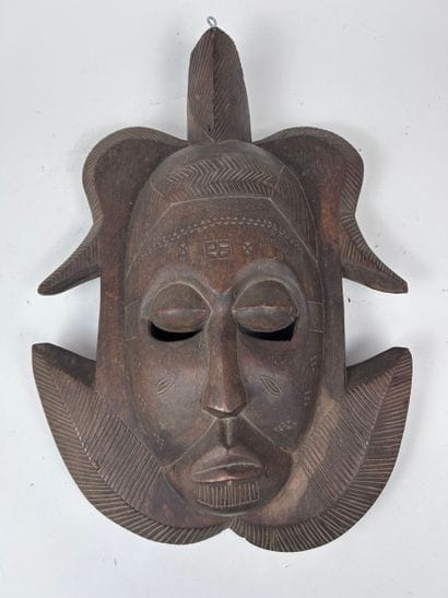 Large African-style MASK
Wood with a brown...