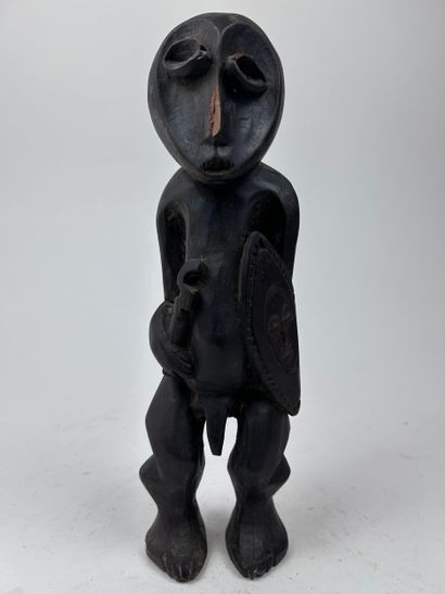 SET OF THREE AFRICAN-STYLE SCULPTED OBJECTS
Wood...