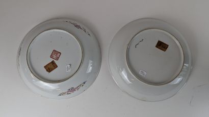 CHINA, 19th century
Deep porcelain plate...