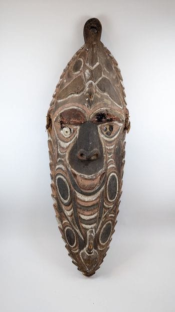 LARGE DECORATIVE PIECE in the shape of a...