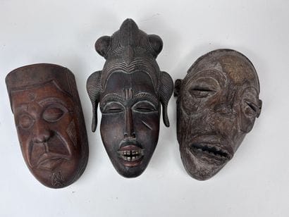 SET OF TWO MASKS and ONE AFRICAN-STYLE BOX
Wood...