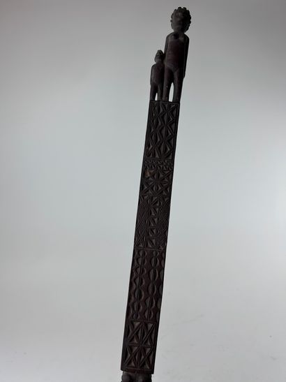 CANNE, Madagascar
Hardwood with a reddish-brown...