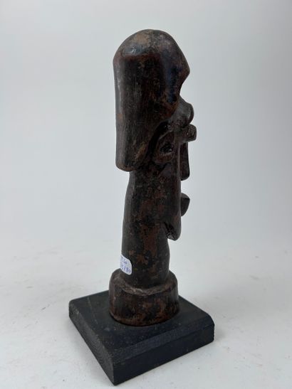 SET OF THREE AFRICAN-STYLE SCULPTED OBJECTS
Wood...