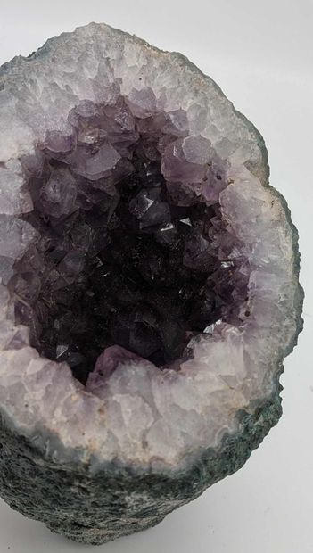 Amethyst geode. 
Length: 15 cm. Diameter:...