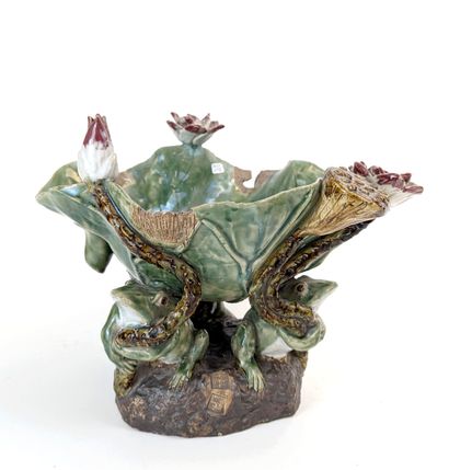 LARGE tripod stoneware VASQUE with carved...