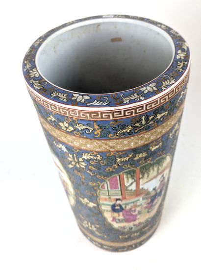 CHINA, 20th century
LARGE SCROLL-SHAPED UMBRELLA...