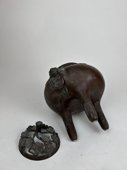 SOUTH CHINA–VIETNAM, ca. 1900
Bronze tripod...