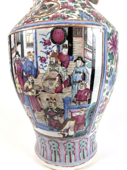 CHINA, Canton, late 19th century
Baluster-shaped...
