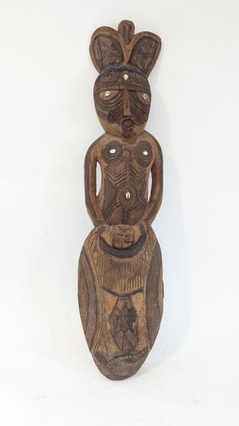 Oceania-style STATUE
Wood with brown and...