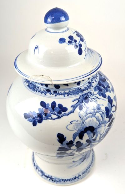 CHINA, late 18th century
Baluster-shaped...