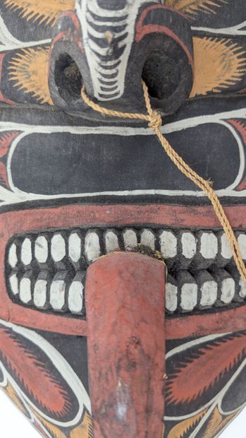Papua New Guinea-style MASK
Wood with a brown...