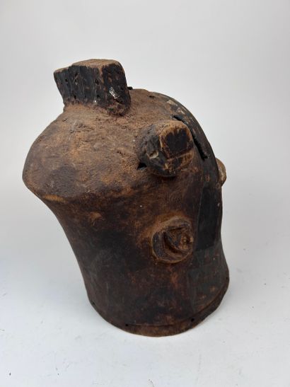 SET OF THREE AFRICAN-STYLE MASKS
Medium-hard...