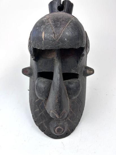 African-style MASK
Wood with a black patina,...