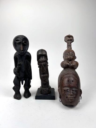 SET OF THREE AFRICAN-STYLE SCULPTED OBJECTS
Wood...