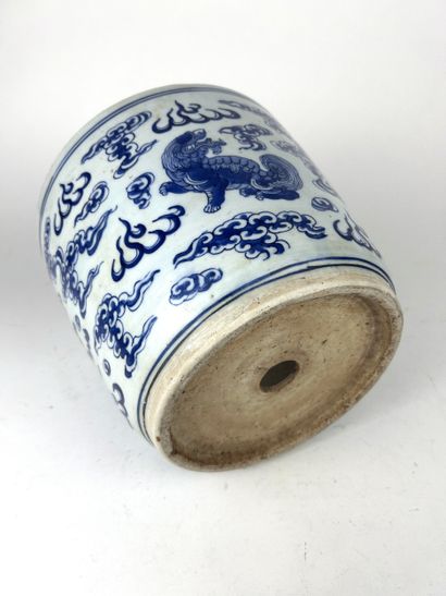 CHINA, early 20th century
Porcelain planters...