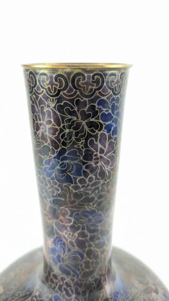 CHINA, 20th century 
LARGE VASE with a flattened...