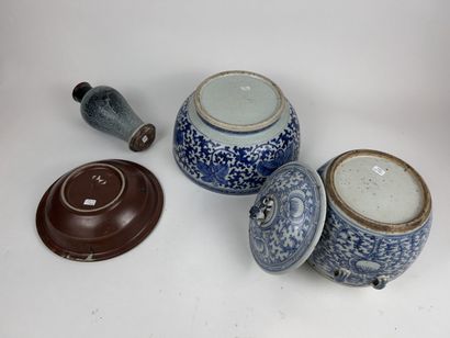CHINA, 19th century
LOT consisting of a blue-and-white...