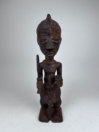 SET OF THREE AFRICAN-STYLE STATUETTES
Wood...
