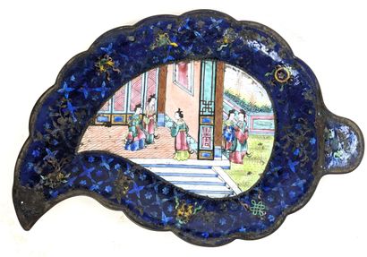 CHINA, 20th century
Lotus-flower-shaped enameled...
