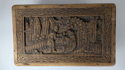 CHINA, 20th century
SMALL COFFRET with flat...