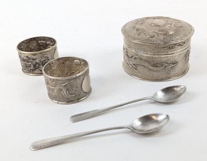 CHINA, circa 1900
Round box, TWO NAPKIN RINGS,...