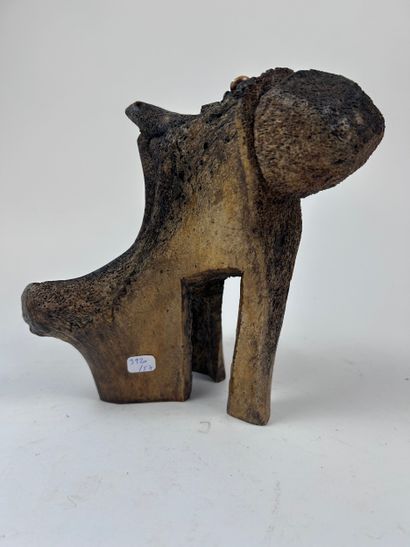 African-style curio
Bone, cowrie shells,...