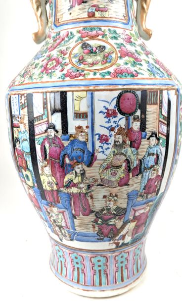 CHINA, Canton, late 19th century
Baluster-shaped...