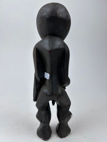SET OF THREE AFRICAN-STYLE SCULPTED OBJECTS
Wood...