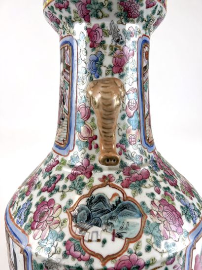 CHINA, Canton, late 19th century
Baluster-shaped...