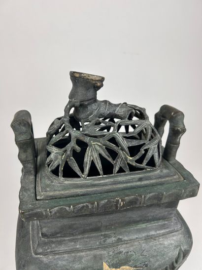 VIETNAM, circa 1900
Fangding incense burner...
